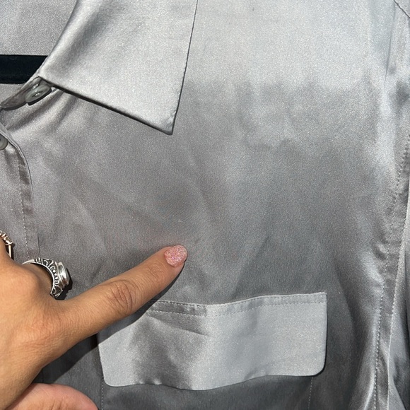 Equipment femme SIGNATURE SILK SHIRT in a silver grey color - Picture 6 of 6